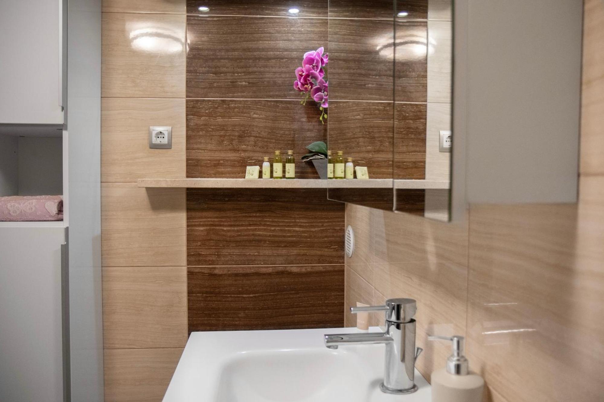 Apartments Ariana أوماغ المظهر الخارجي الصورة